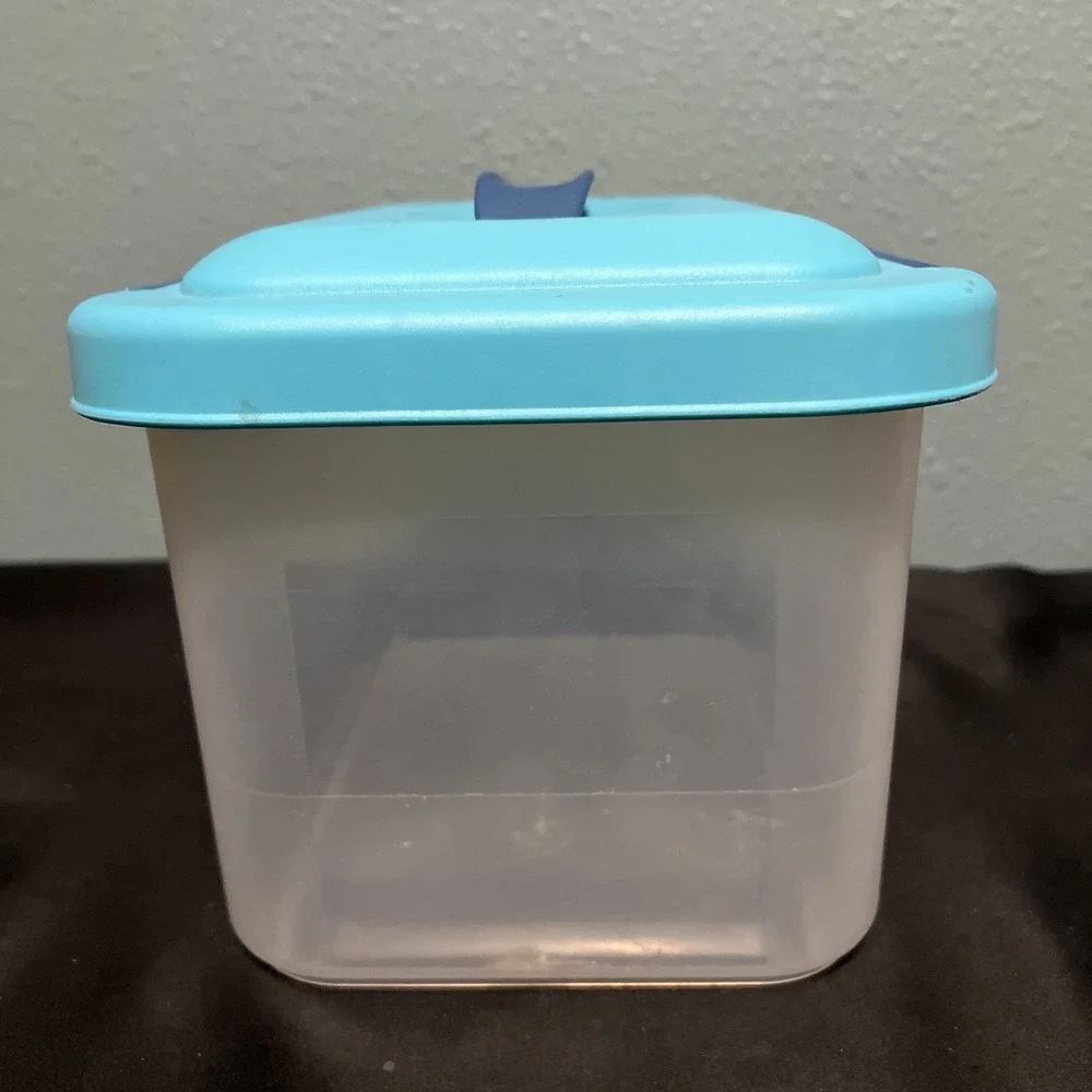 Sterilite‎ Show Offs 2008 Blue Small 1892 Handle Snap Lid  - USA